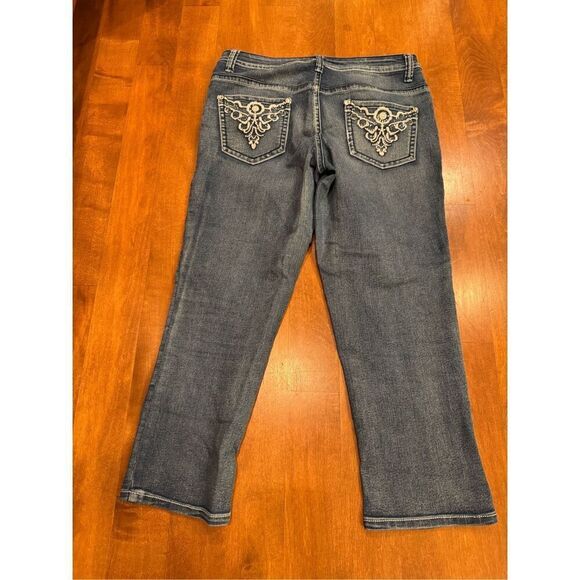 Woman’s Venus bling jeans Capri style - Picture 1 of 3
